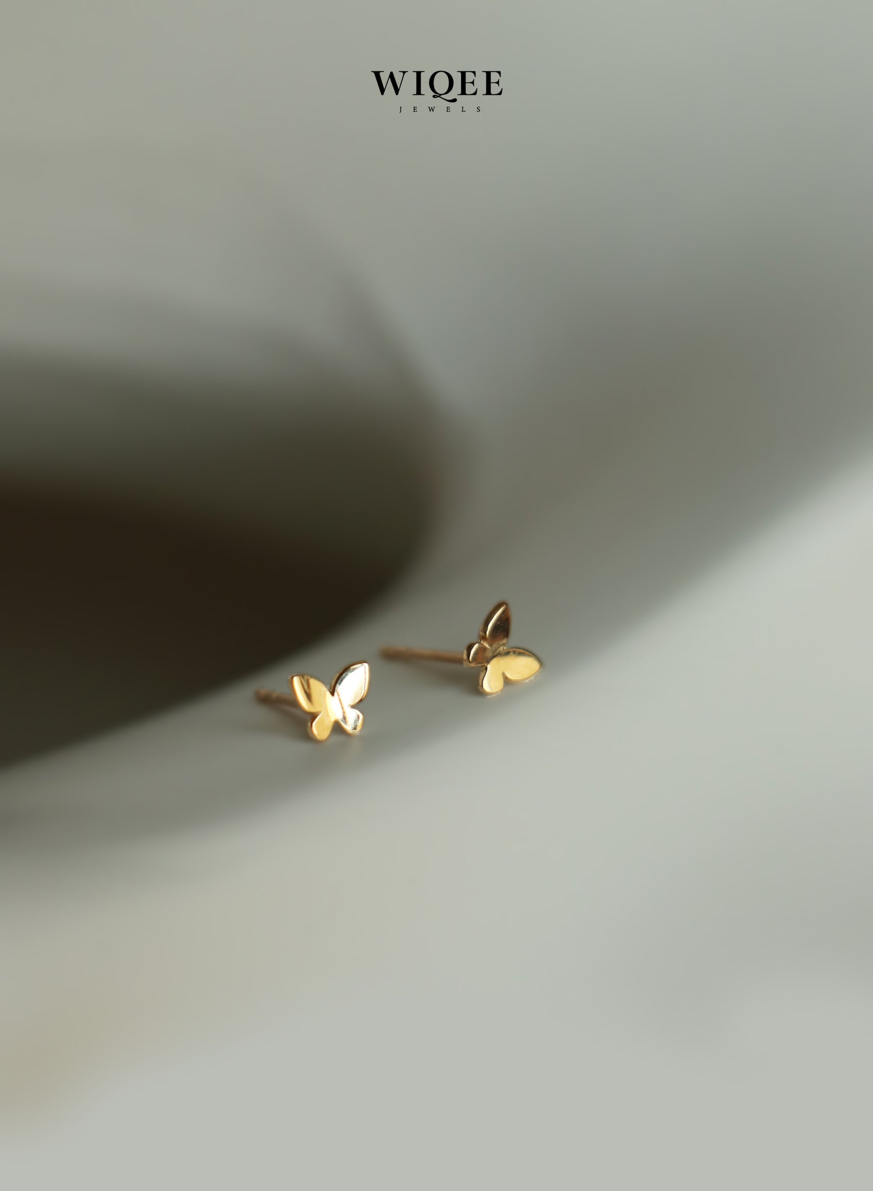 Classic butterfly Gold Stud