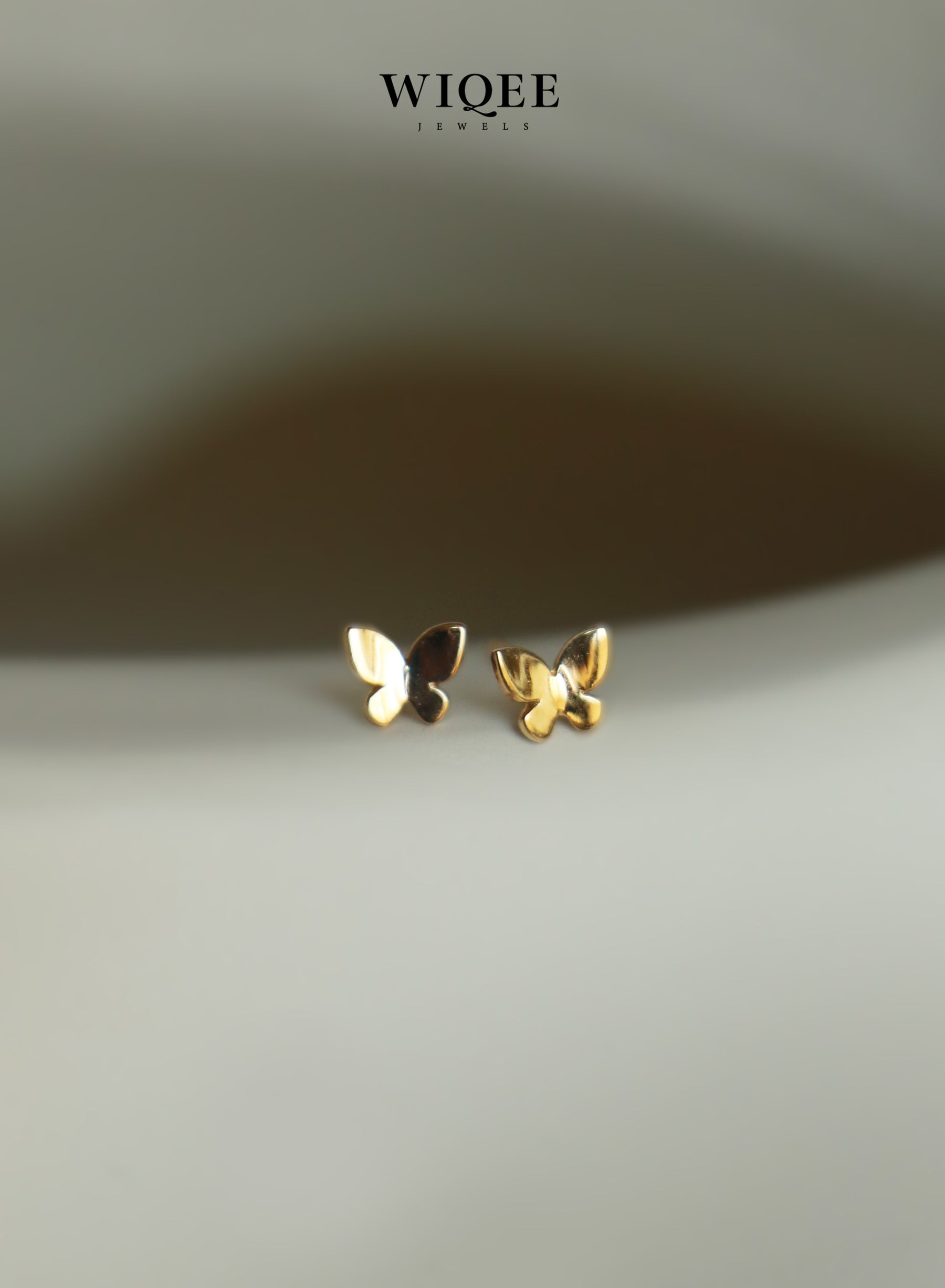 Classic butterfly Gold Stud