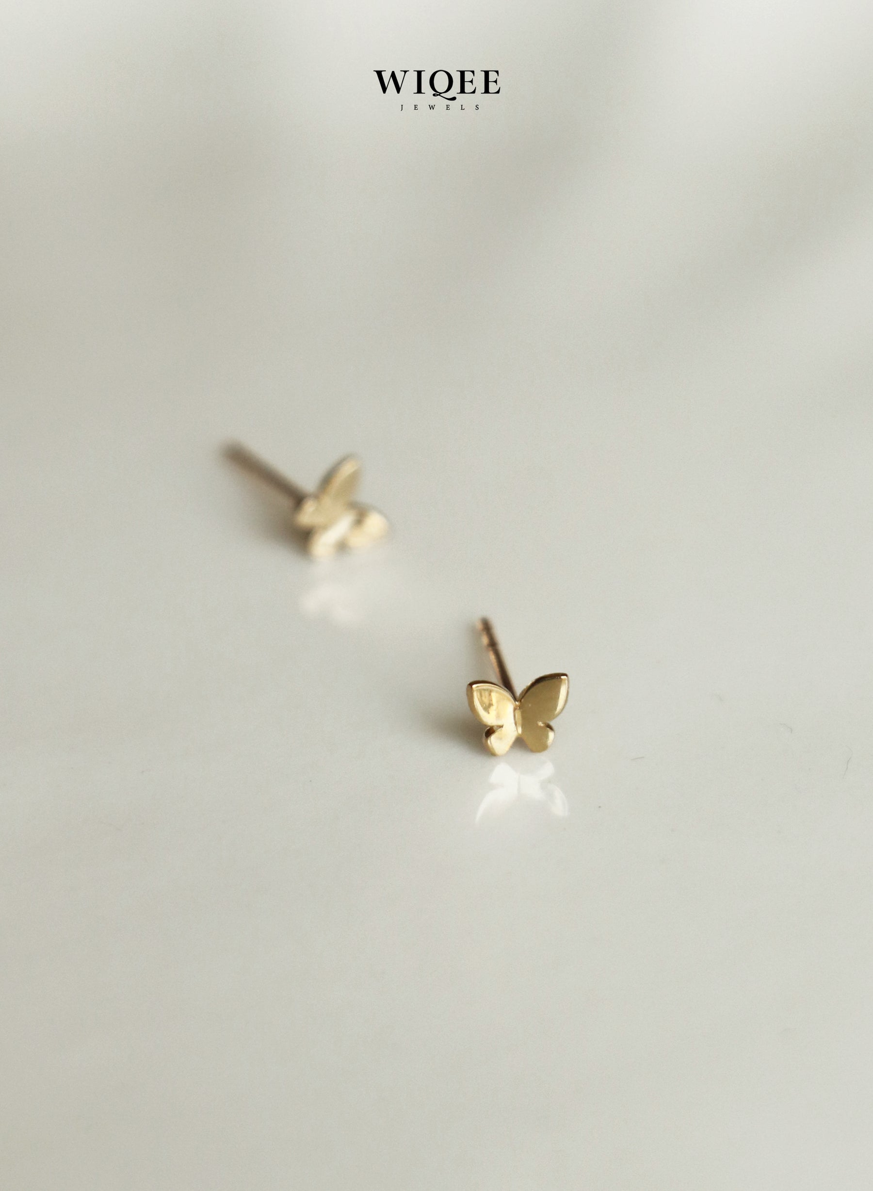 Classic butterfly Gold Stud